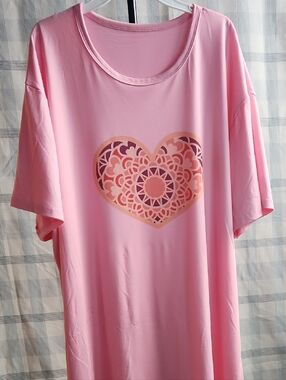 Pink Heart Mandala Graphic Tee. Size XXL